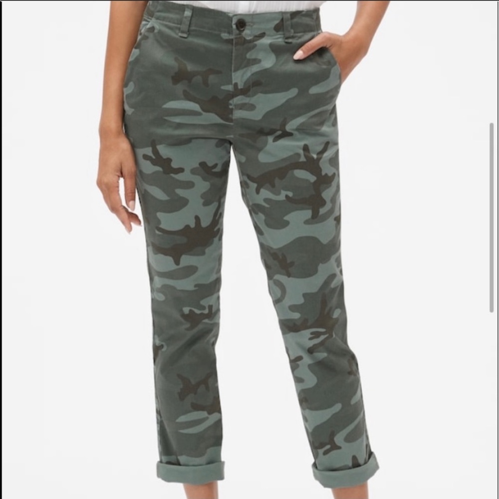 NWOT! Gap Girlfriend High Rise Camo Pants!